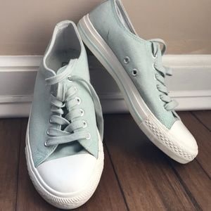 Canvas sneaker